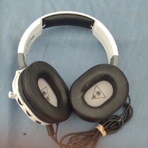 Turtle Beach White and Black Gaming Headset NWOT
